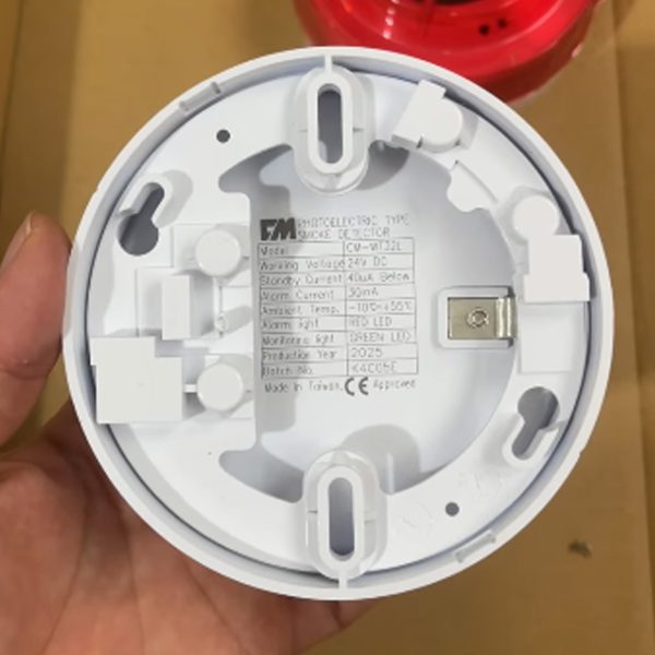 Đầu báo khói quang Chungmei kèm đế + Tem kiểm định