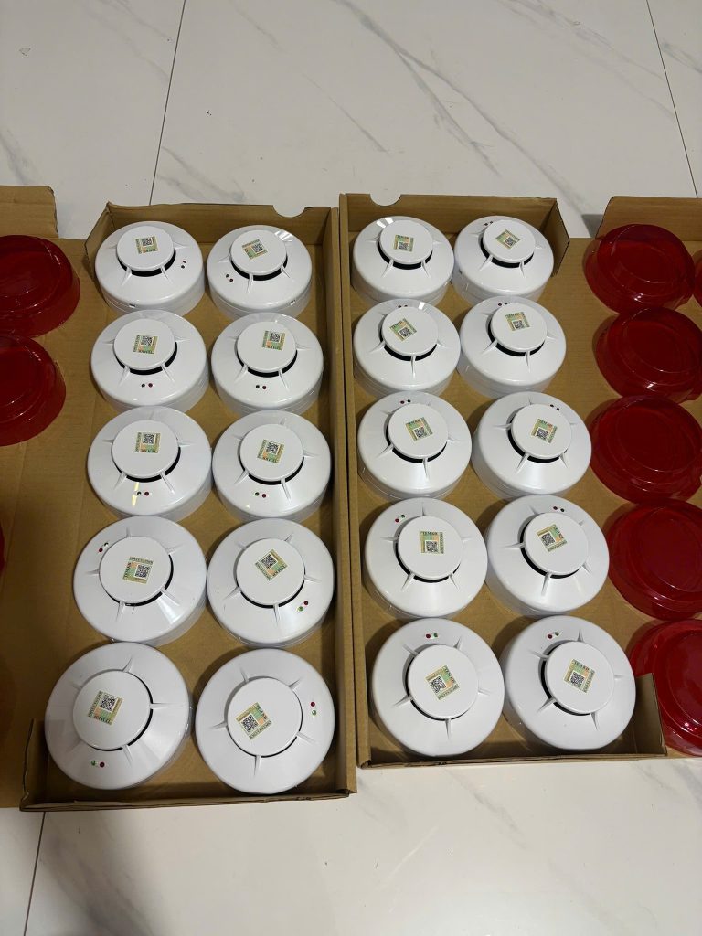 Đầu báo khói quang Chungmei kèm đế + Tem kiểm định
