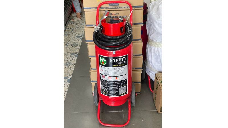 Bình chữa cháy Safety xe đẩy bột ABC 35kg được sản xuất với cấu trúc chắc chắn