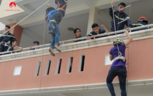 cách sử dụng thang dây thoát hiểm