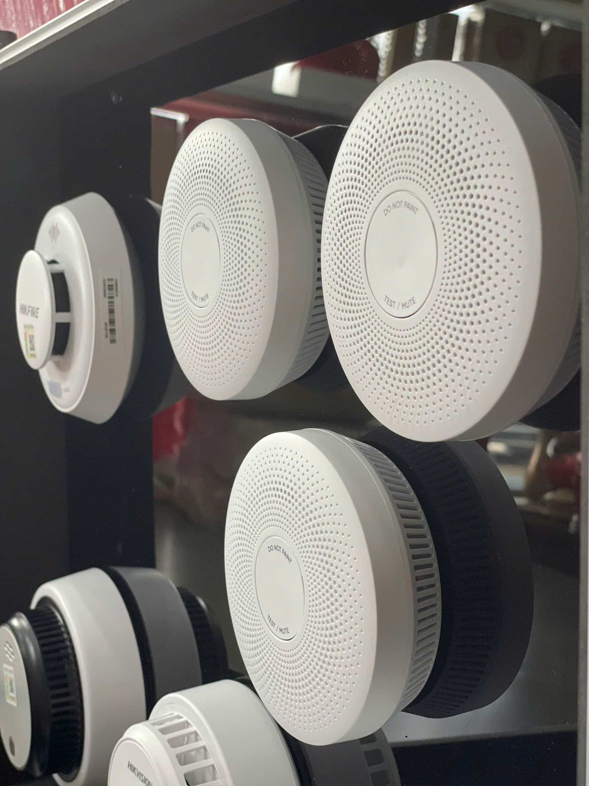 Vỏ ngoài sử dụng nhựa ABS kỹ thuật cao cấp với khả năng chống va đập