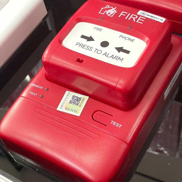 Điểm nổi bật của Lora Hikvision là khả năng tự kiểm tra và tắt báo động thông qua nút bấm chức năng