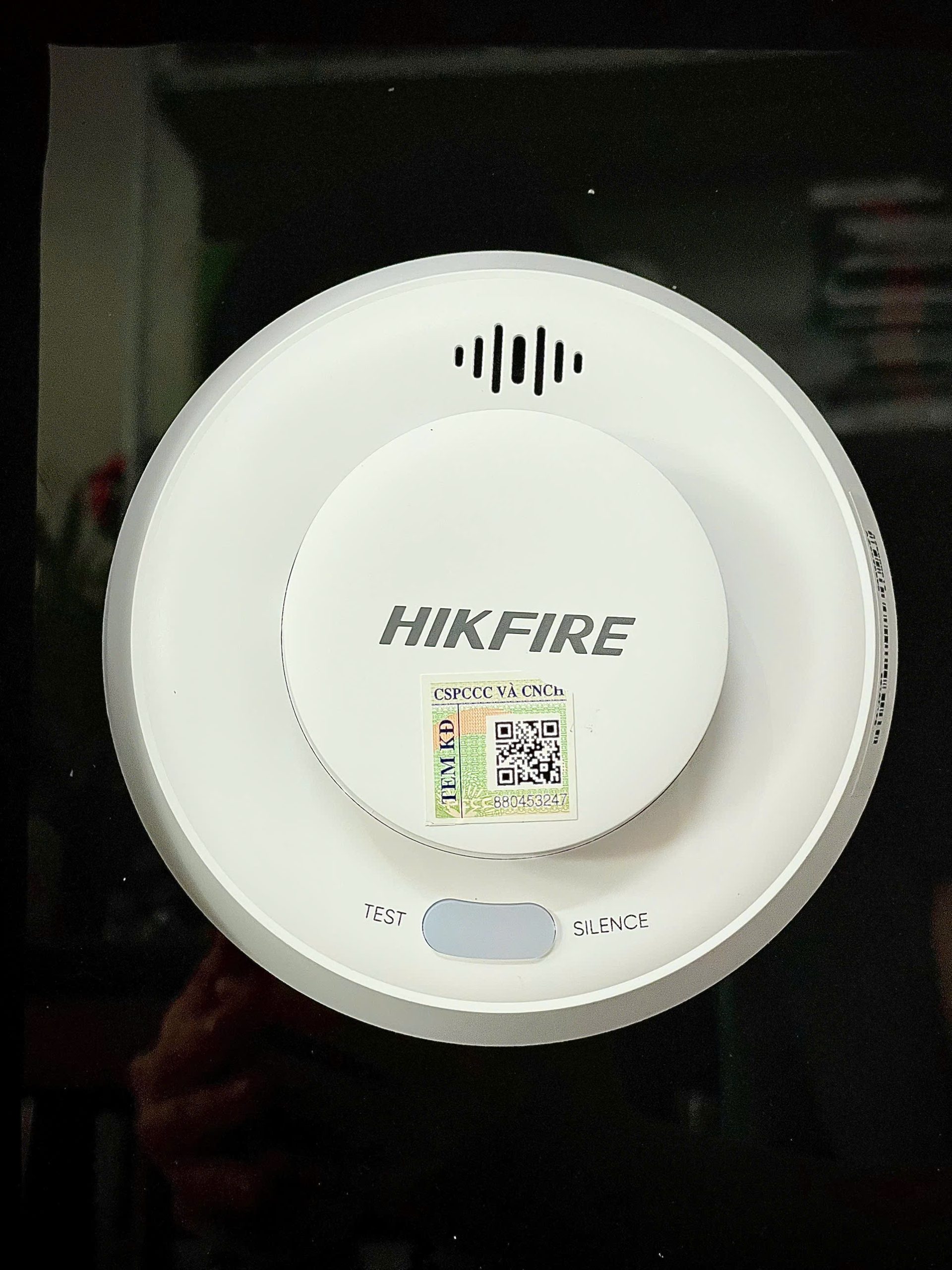 Thiết bị được trang bị loa báo động công suất lớn với âm lượng ≥ 85 dB @ 3m