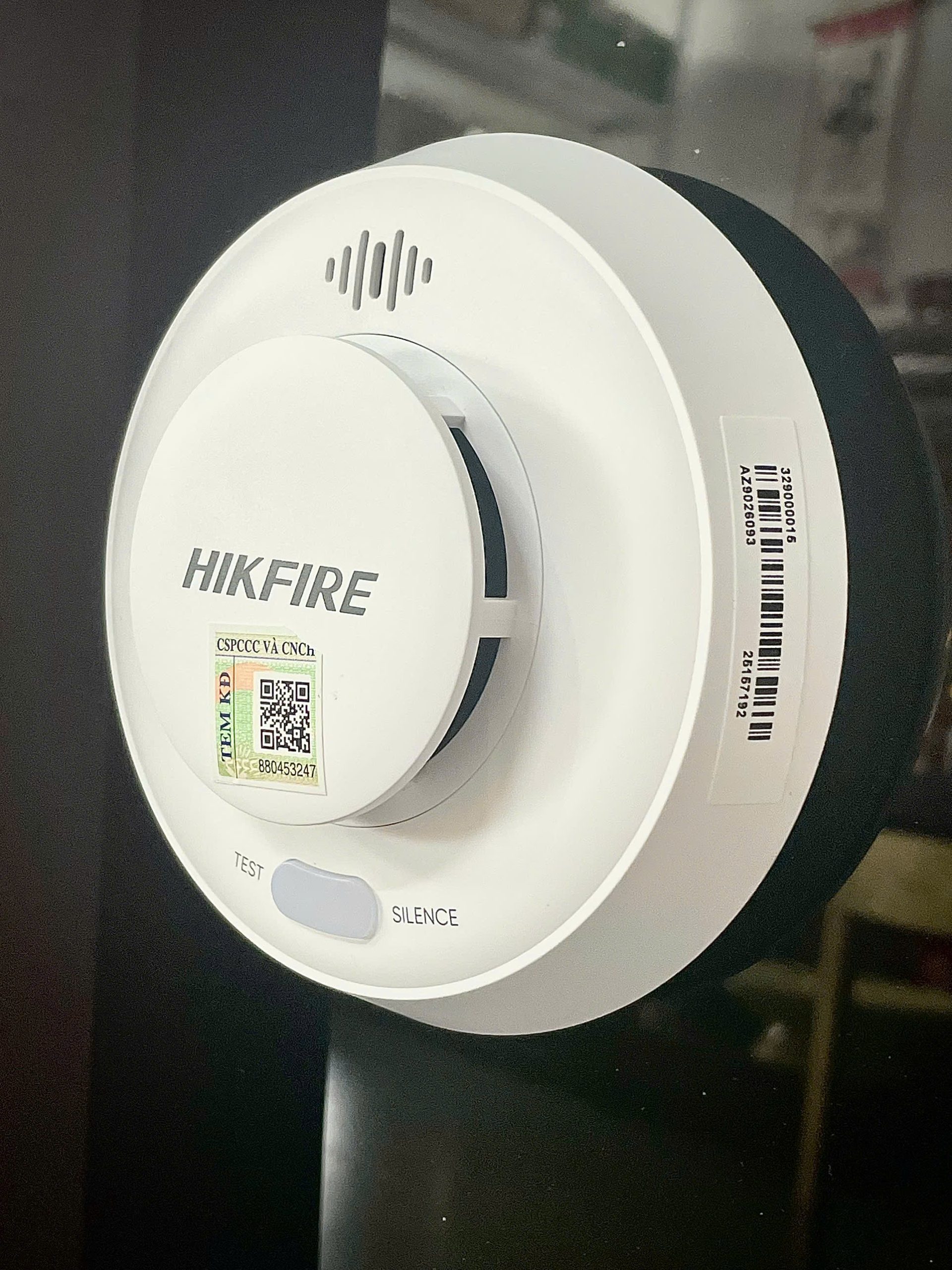 Lắp đặt đầu báo cháy độc lập 4G 2 trong 1 tại nơi thông thoáng, tránh gần nguồn nhiệt hoặc hơi nước mạnh.