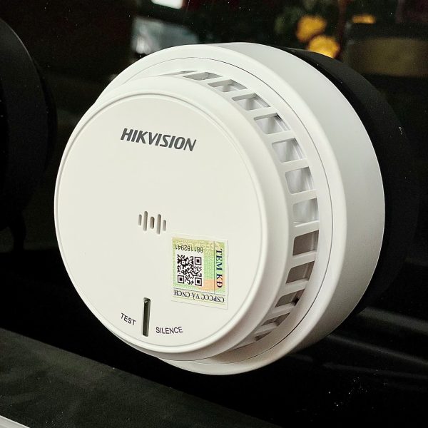 Đầu báo khói lora HIK hỗ trợ báo động tại chỗ với âm lượng lớn