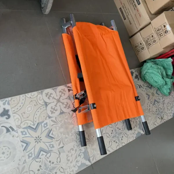 Cáng cứu thương gấp đôi gọn gàng, chân chống và đai an toàn