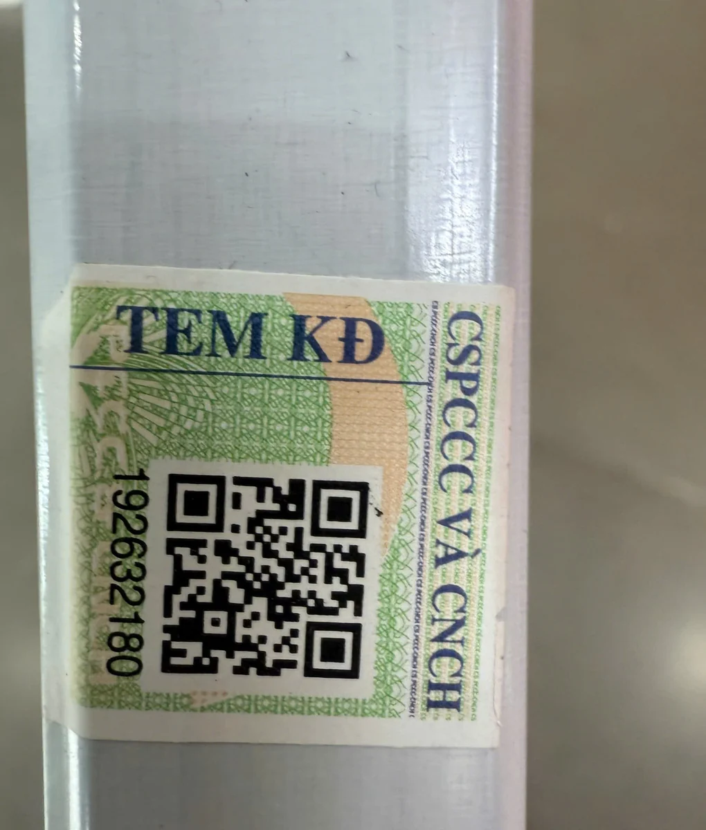 Tem kiểm định PCCC đèn exit Kinglight Tem kiểm định PCCC có mã QR dán trên đèn exit Kinglight K03