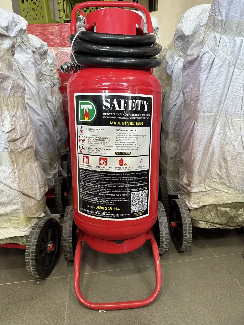 Bình chữa cháy xe đẩy bột ABC 35kg Safety có bánh xe và vòi phun dài