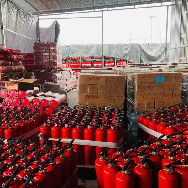 Kho hàng bình chữa cháy Defire DF-ABC8 đóng thùng tại nhà máy Thanh Bình – BCA