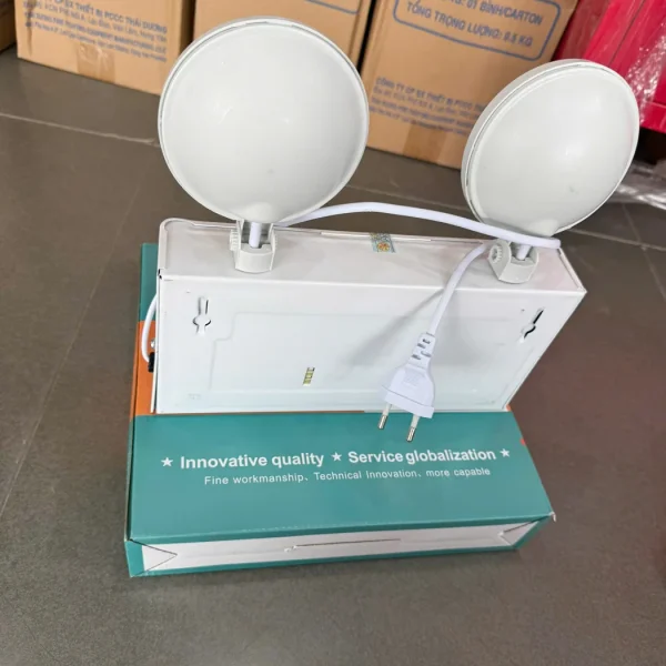 Mặt sau đèn sự cố Lilang với lỗ treo tường và phích cắm – ảnh thực tế