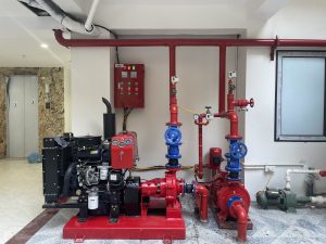 Phòng bơm chữa cháy lắp thực tế với tủ điều khiển treo tường