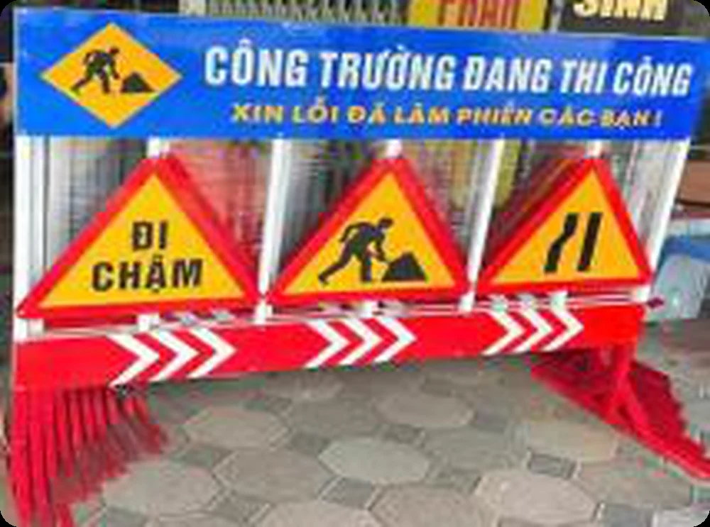 Biển công trường đang thi công phản quang 120x150cm Biển công trường đang thi công phản quang 120x150cm – ảnh thực tế sản phẩm