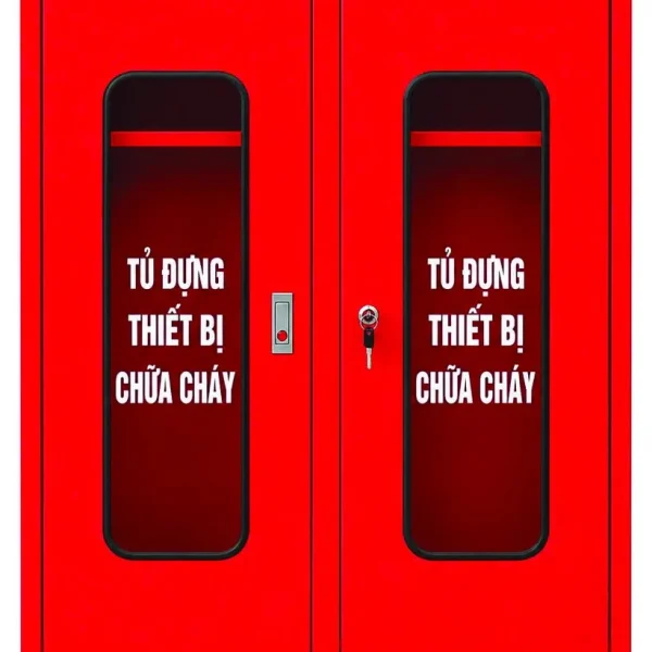 Tủ chữa cháy cỡ lớn 2 cánh sơn đỏ, mỗi cánh có ô kính dọc ghi Tủ đựng thiết bị chữa cháy, khóa tay gạt giữa hai cánh